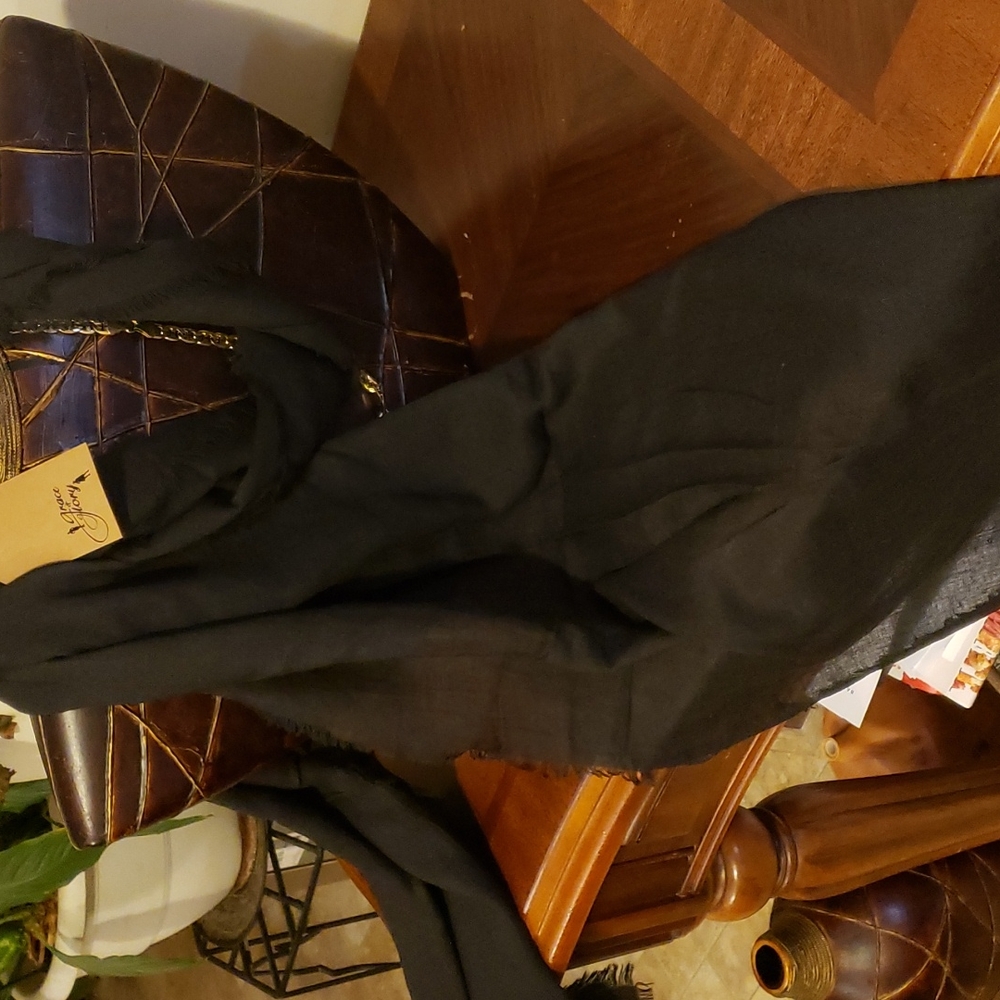 Grace & Glory Black scarf